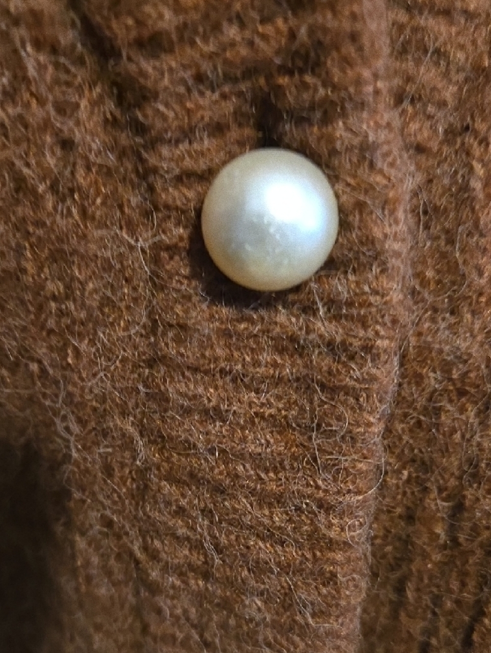 ICHI Cropped Chestnut V-Neck Cardigan with Pearl Buttons - Picture 4 of 6